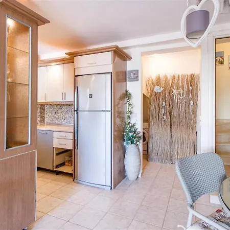 Nerida House Salonikiou * Akti Salonikiou